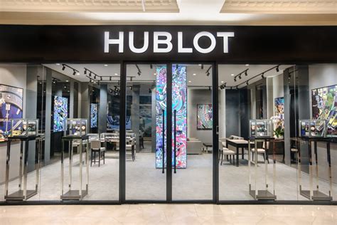 Hublot khai trương cửa hàng mới tại Tràng Tiền Plaza.